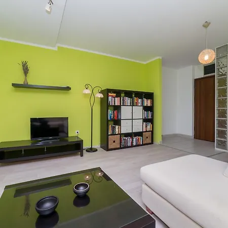 Apartment Bookworm *